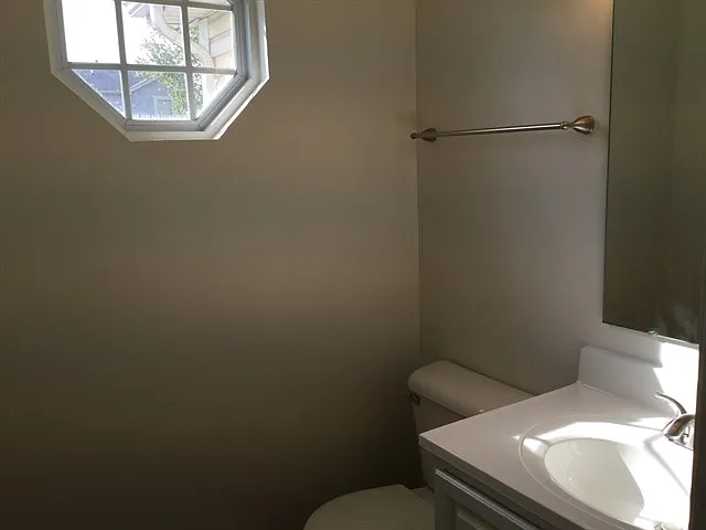 228 Isaac Tharp St — Photo 5