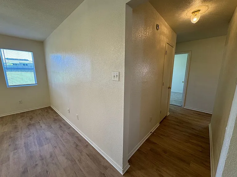 4600 Greyhound Dr — Photo 5