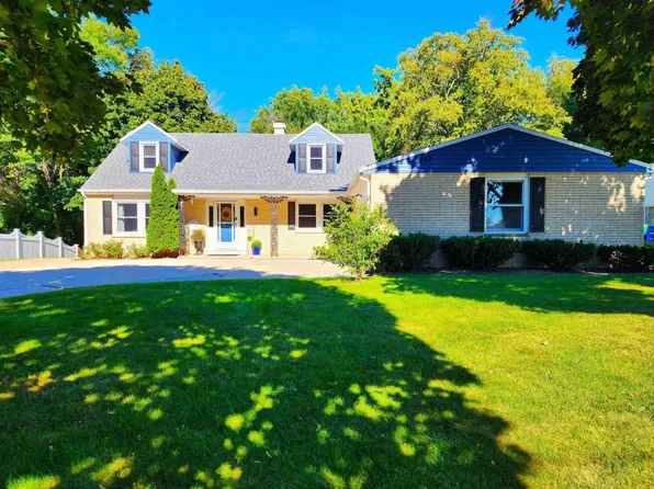 357 Bretcoe Dr, Green Bay, WI 54302