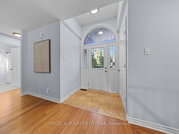 3rd image of 2565 Marshwood Rd