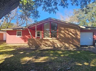 330 Cedar Dr, Hitchcock, TX 77563