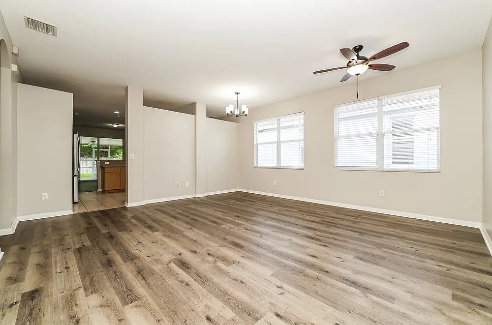 4 bed, 2.0 bath, 1922 sqft, $2,295 — Photo 3
