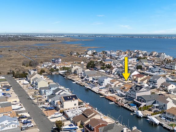 3rd image of 20 W Granada Drive