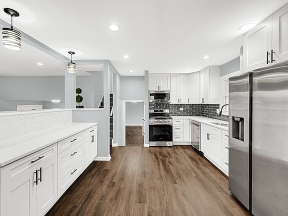 3rd image of 5624 W 99th St