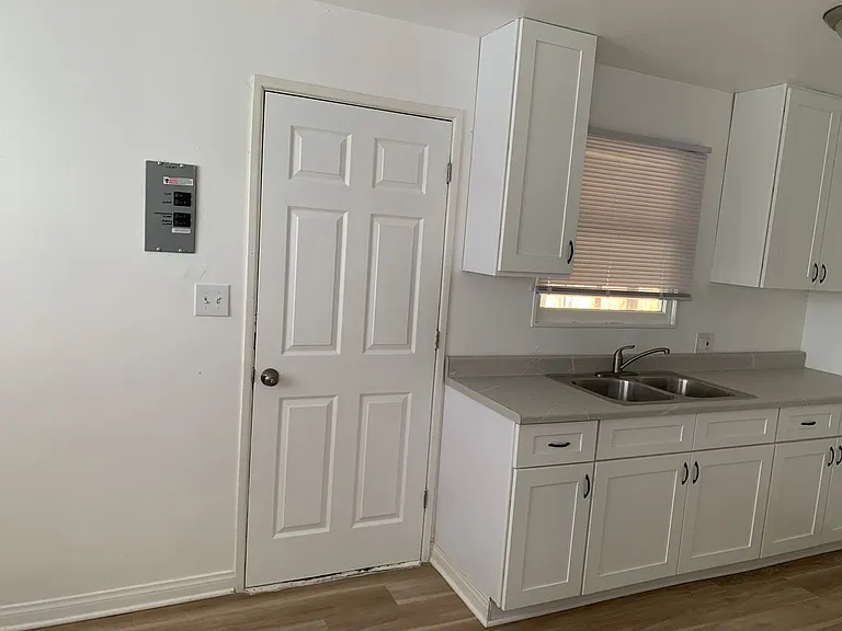1031-1043 S San Gabriel Blvd — Photo 6