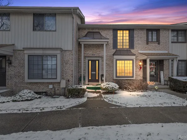 29011 Scarborough Dr, Warren, MI 48088