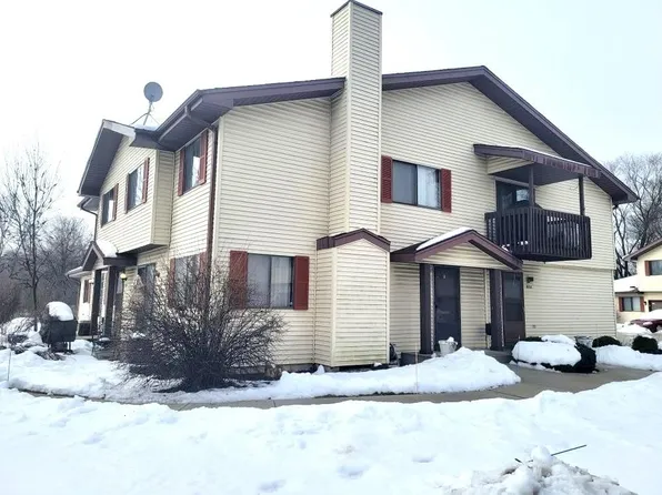 8053 W Manor Cir, Milwaukee, WI 53223