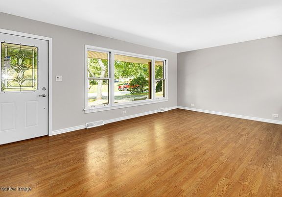 3rd image of 3S301 Juniper Ln
