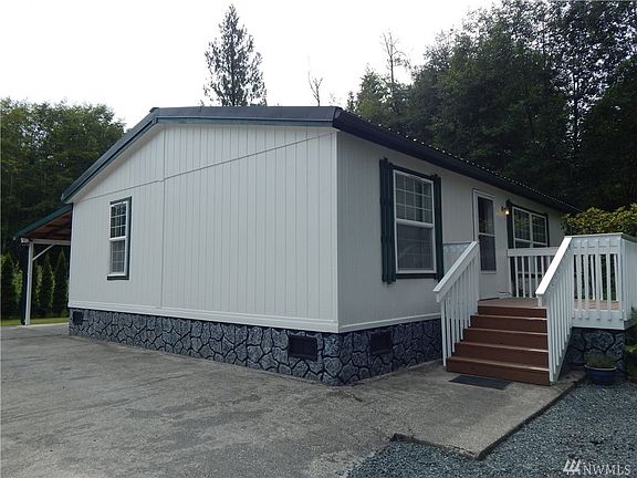 Fresh exterior paint, covered patio/carport to the rear.