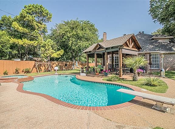 2nd image of 2416 Cameron Ct