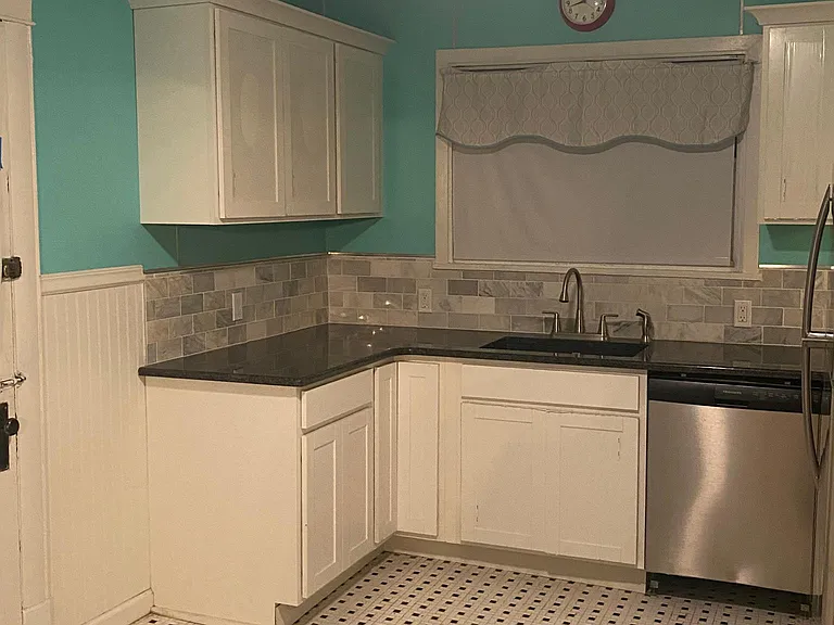 135 S Dewey Ave — Photo 13