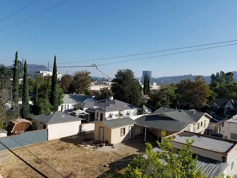 Riverside Dr — Photo 21