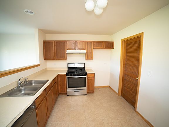 Kitchen w/ Lots of cabinets ~ New Dishwasher and Oven Range