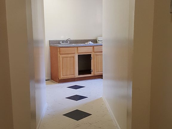 5th image of 557 E 21st St APT 5A