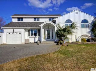 351 2nd Ave, Massapequa Park, NY 11762