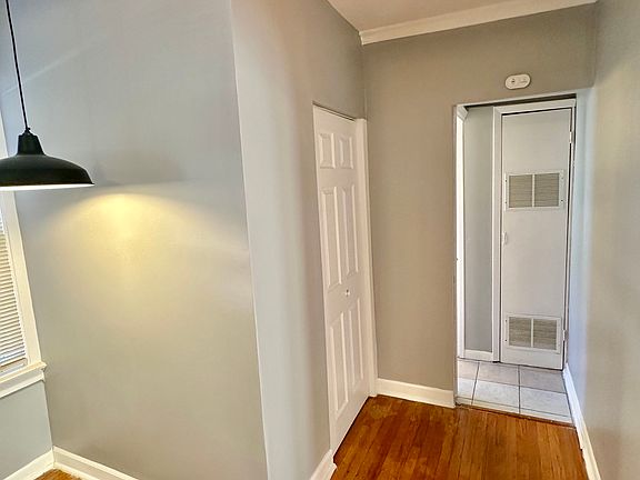 4th image of 3327 W 61st Pl Unit 2