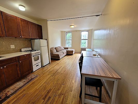 1st image of 305 E 105th St #22