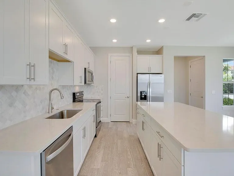 1875 SE Ocean Cove Way — Photo 10