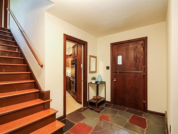 3rd image of 251 Orchard Hills Dr