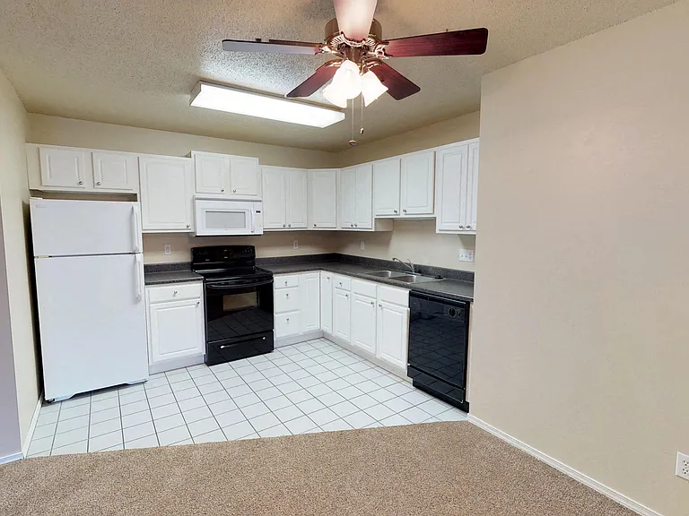 Sierra Vista Apartments — Photo 76
