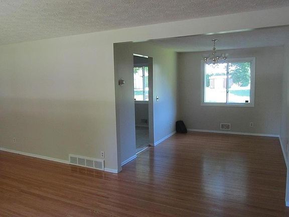 Dining room adjacent to leaving room and kitchen