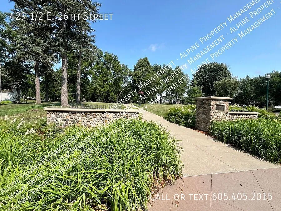 2 Bed/1 Bath Apartment Overlooking McKennan Park! — Photo 3