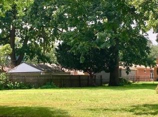 7246 Henry St, Center Line, MI 48015