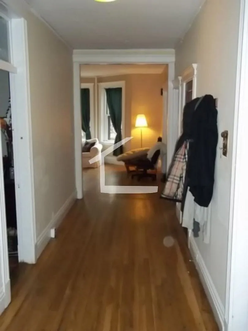 Huge 5 bed steps from BU — Photo 2