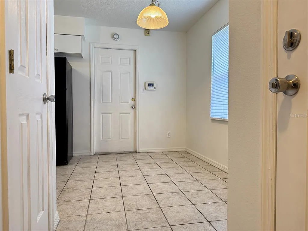 3 bed, 2.0 bath, 1041 sqft, $1,475 — Photo 3