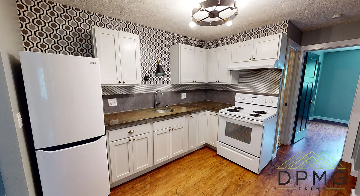 Building Photo - 326 E Hillsdale St #1