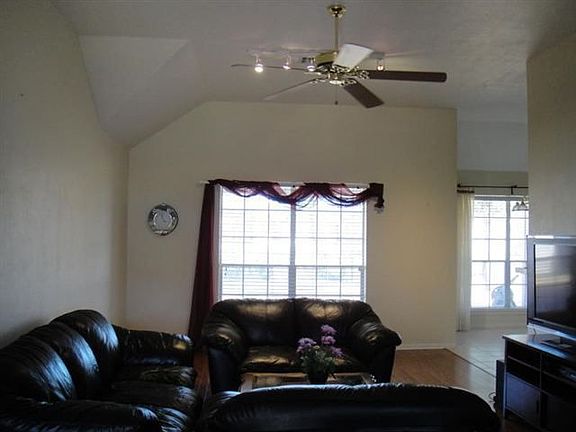 3rd image of 3480 Lake Arthur Dr