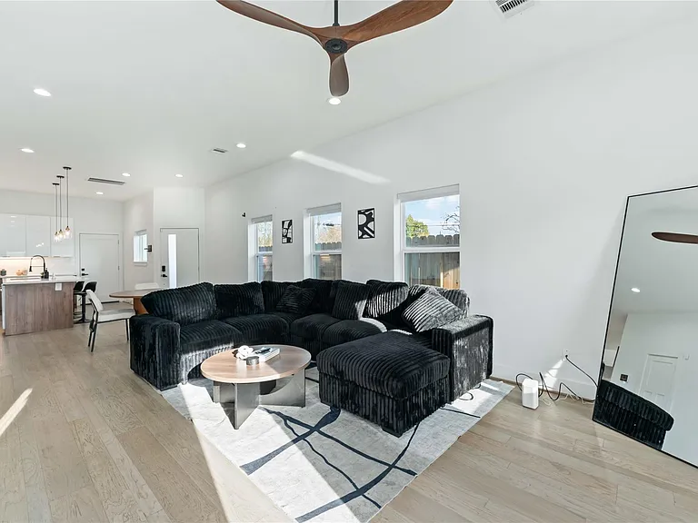 3034 Gray St #B — Photo 6