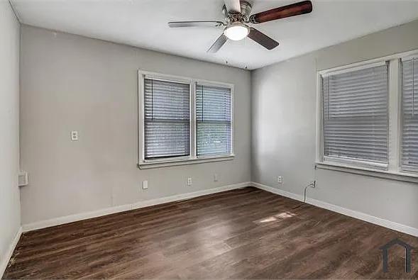 3604 Sydney St — Photo 4