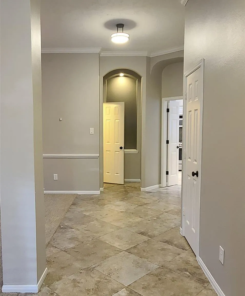 4 bed, 2.5 bath, 2587 sqft, $2,800 — Photo 3