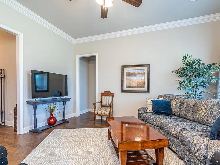 Tallulah Dr — Photo 10