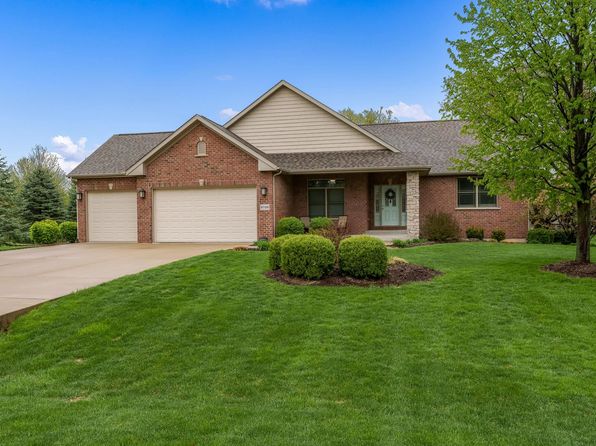 8726 Carberry Ln, Roscoe, IL 61073