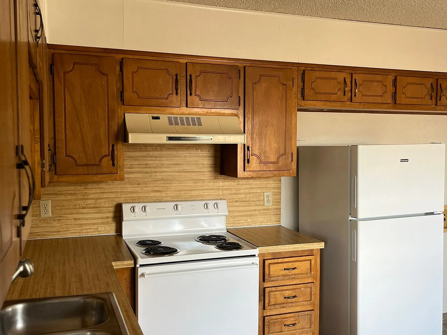 2 bed, 1.0 bath, 821 sqft, $650 — Photo 2