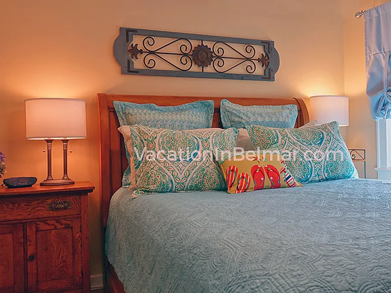 Queen bed in the main bedroom.