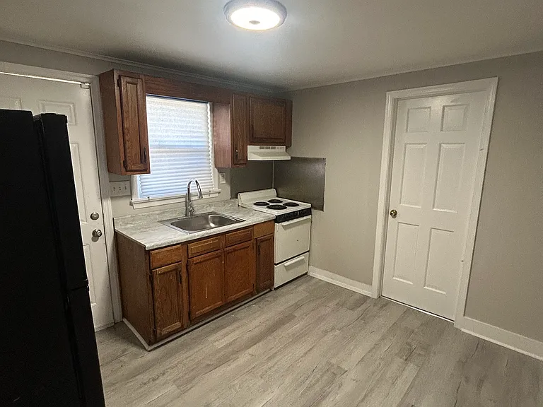 322-324 E Pine St — Photo 5