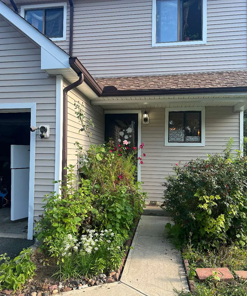 3 bed, 2.5 bath, 1600 sqft, $3,400 — Photo 1