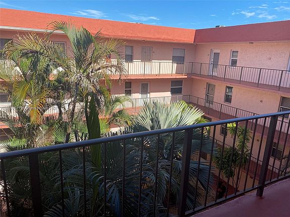 3rd image of 2851 Somerset Dr APT 417