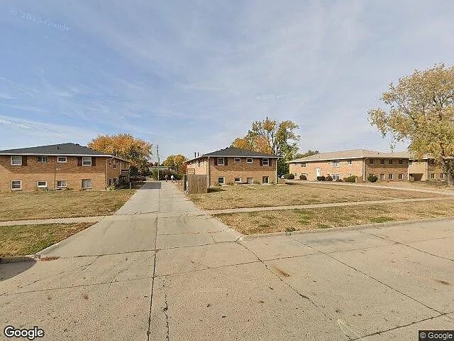 114 NW College Ave #4