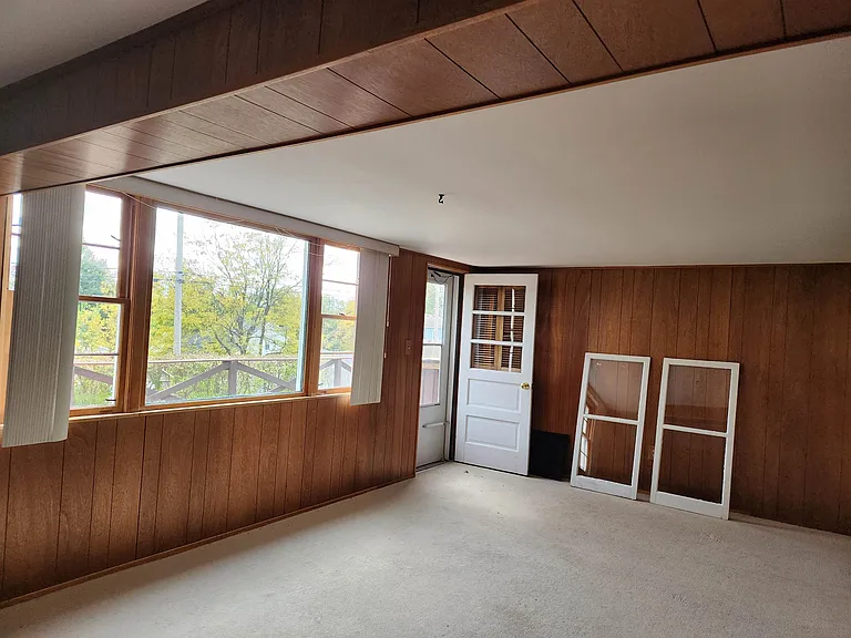822 W Pleasant St — Photo 32
