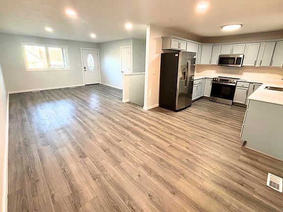 4th image of 1735 Harkin Pl