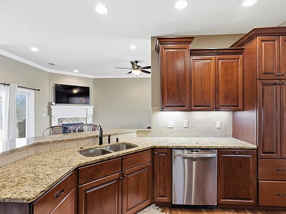 5th image of 209 Kipling Way