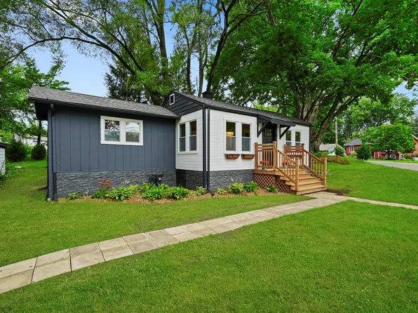 223 S Shore Dr, Island Lake, IL 60042
