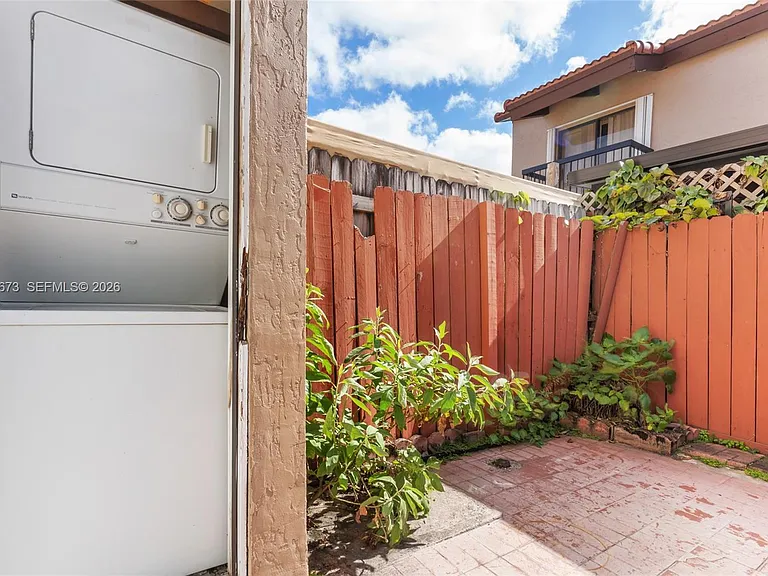 1911 SW 107th Ave #1009 — Photo 37