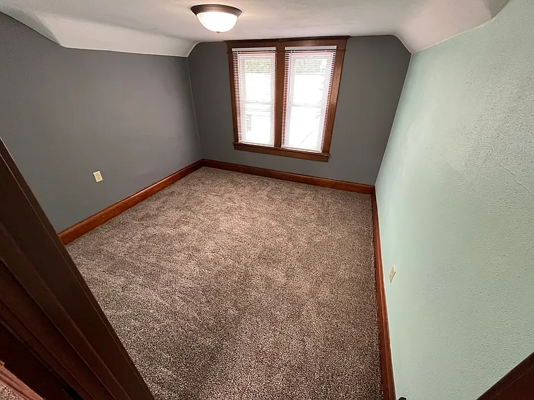 211 W Fisk St — Photo 24