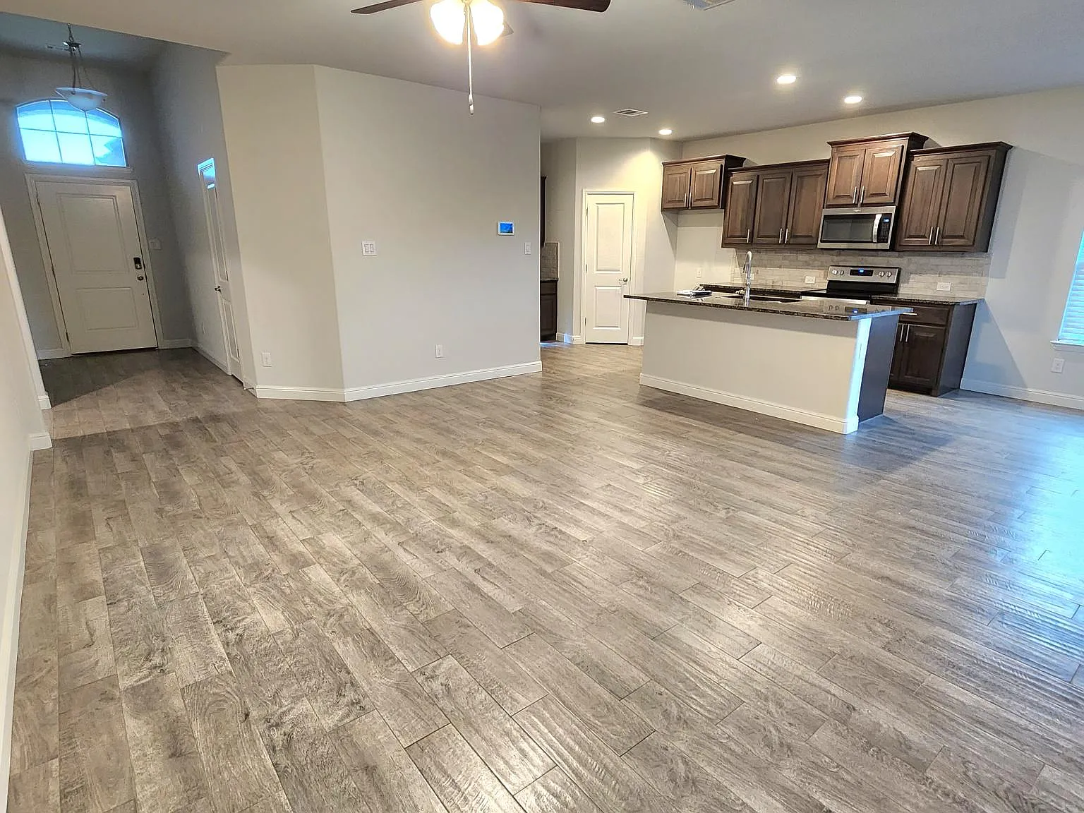 4 bed, 1818 sqft, $2,398 — Photo 3
