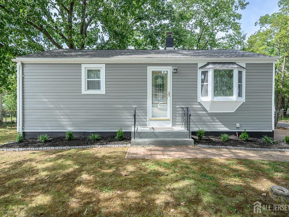 1st image of 70 Gordon Ave
